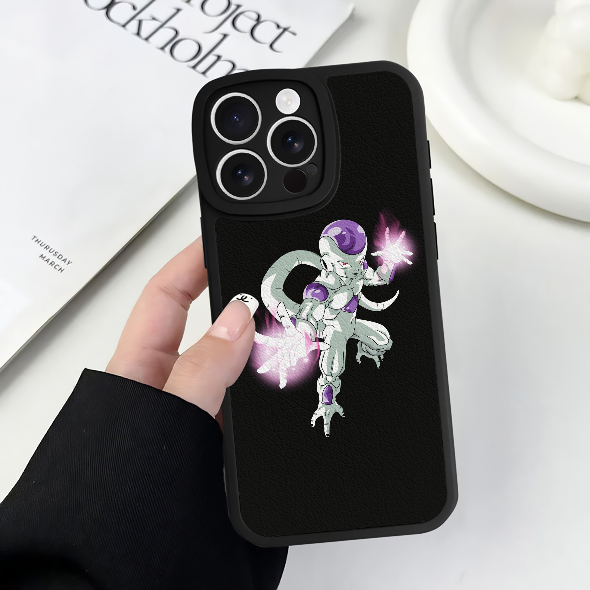 （画像用） ドラゴンボール フリーザ DRAGON BALL Frieza 【iPhone 16シリーズ対応】シリコンスマホケース（レザー調） 材質：シリコン
